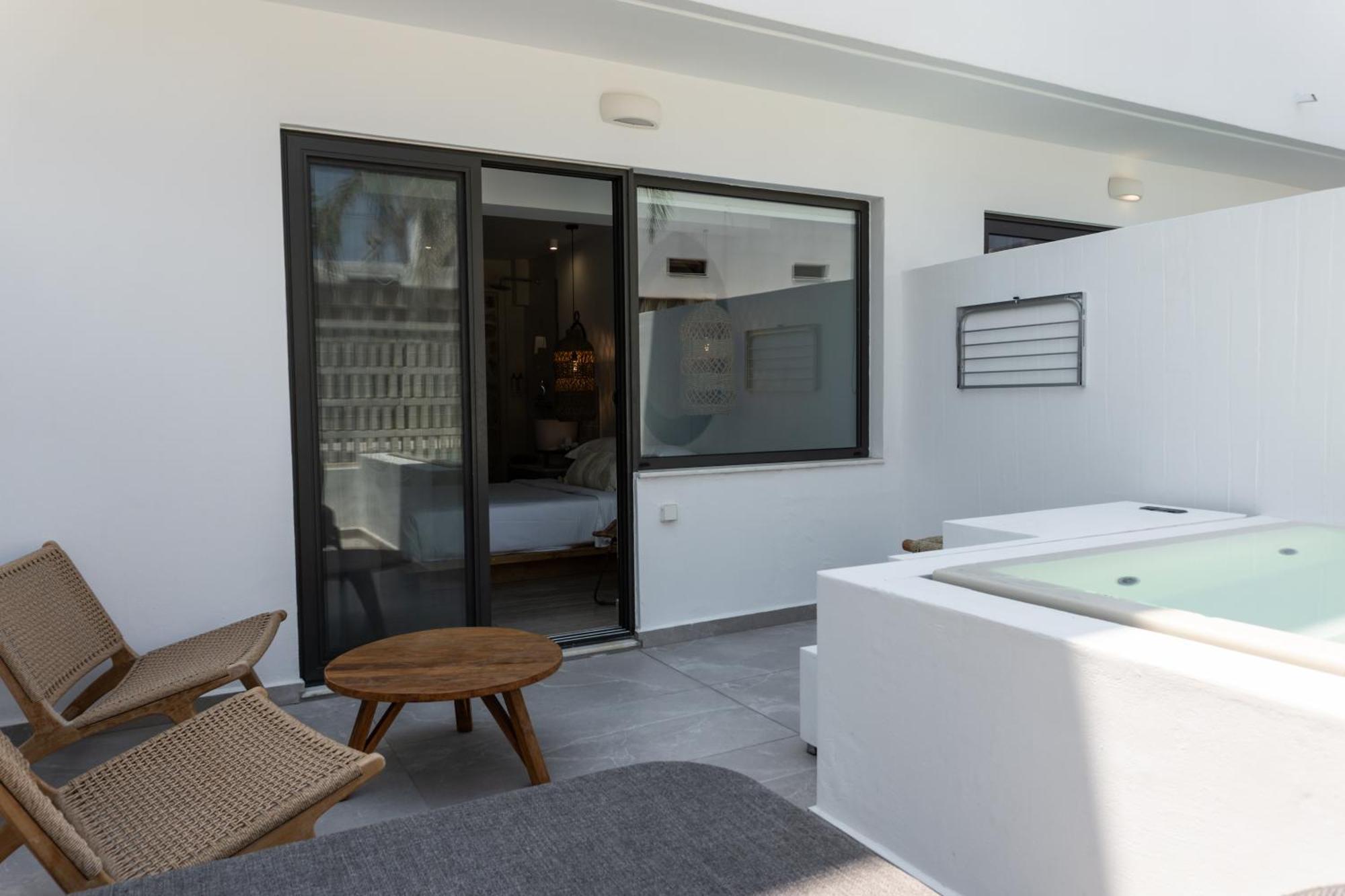 Superior Double Room Outdoor Jacuzzi